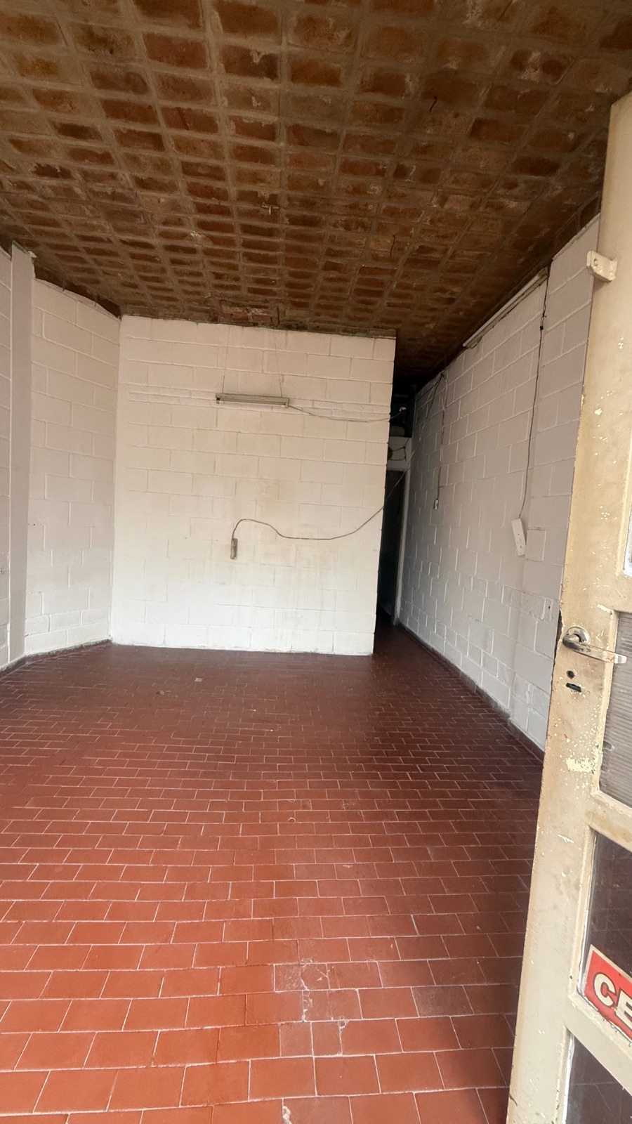 ALQUILER - LOCAL COMERCIAL - B° VILLA CABRERA — foto 4