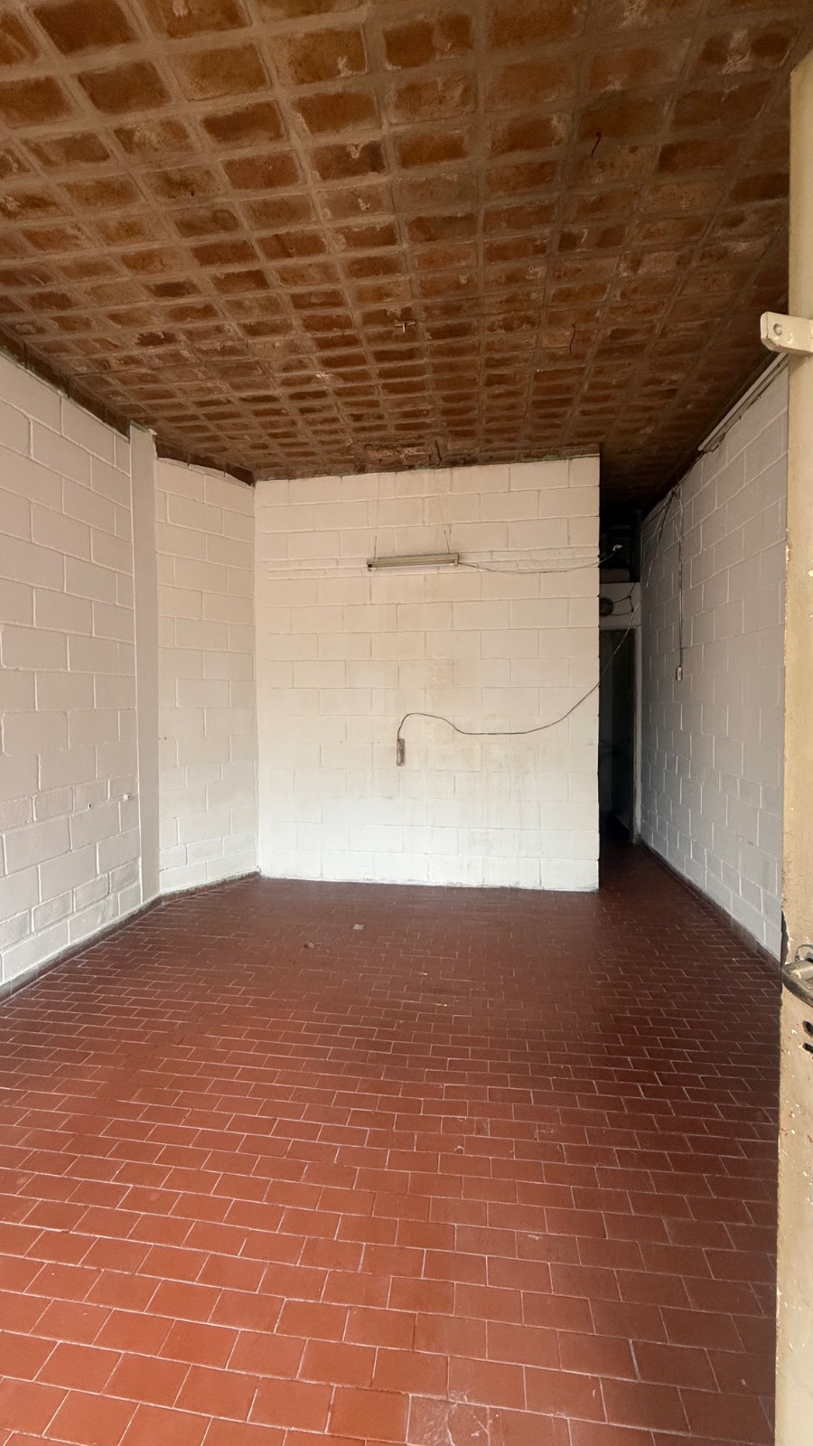 ALQUILER - LOCAL COMERCIAL - B° VILLA CABRERA — foto 2