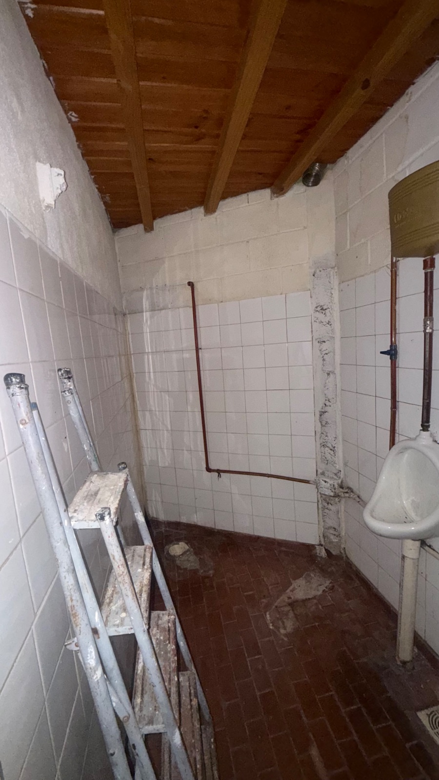 ALQUILER - LOCAL COMERCIAL - B° VILLA CABRERA — foto 3